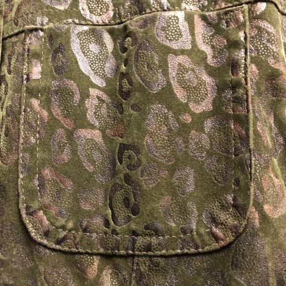 Leopard Print Blazer in a Shimmering Green Pattern by Toni Morgan - Picture 6 of 11